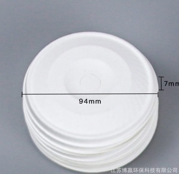 Coperchio della tazza a pasta bianca A